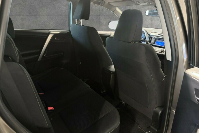toyota-rav4-bensin-2015-big-11