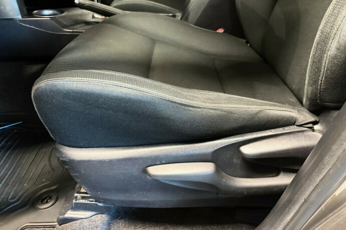 toyota-rav4-bensin-2015-big-25
