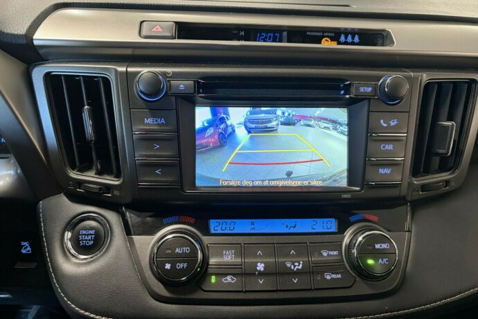 toyota-rav4-bensin-2015-big-16