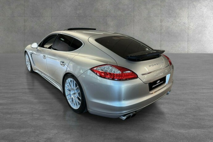 porsche-panamera-4s-bensin-2012-big-3