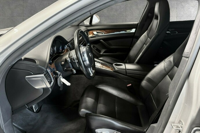 porsche-panamera-4s-bensin-2012-big-8