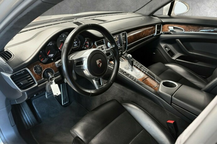 porsche-panamera-4s-bensin-2012-big-10