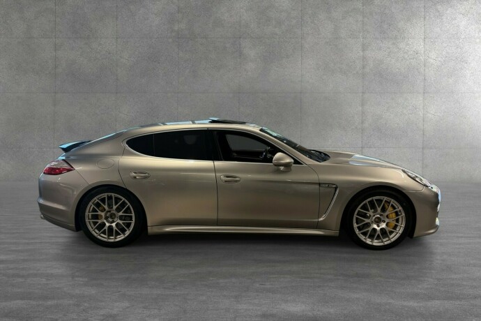 porsche-panamera-4s-bensin-2012-big-6