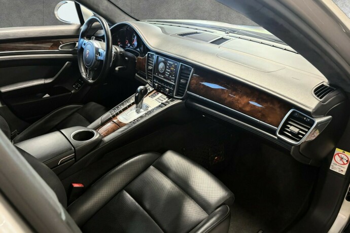 porsche-panamera-4s-bensin-2012-big-17