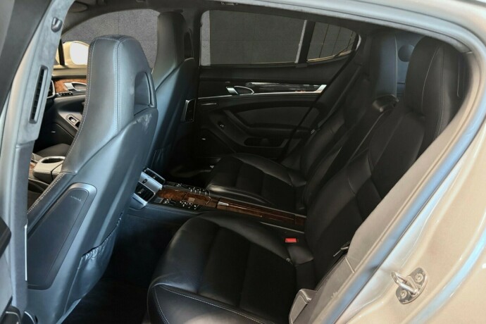 porsche-panamera-4s-bensin-2012-big-9
