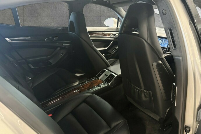 porsche-panamera-4s-bensin-2012-big-16