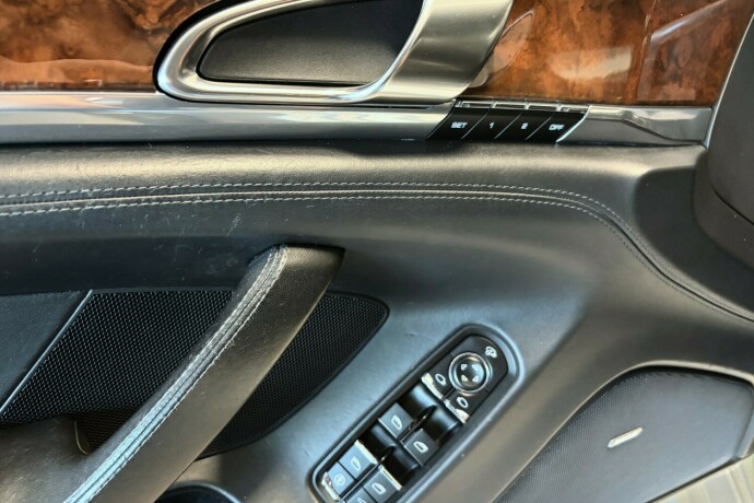 porsche-panamera-4s-bensin-2012-big-24