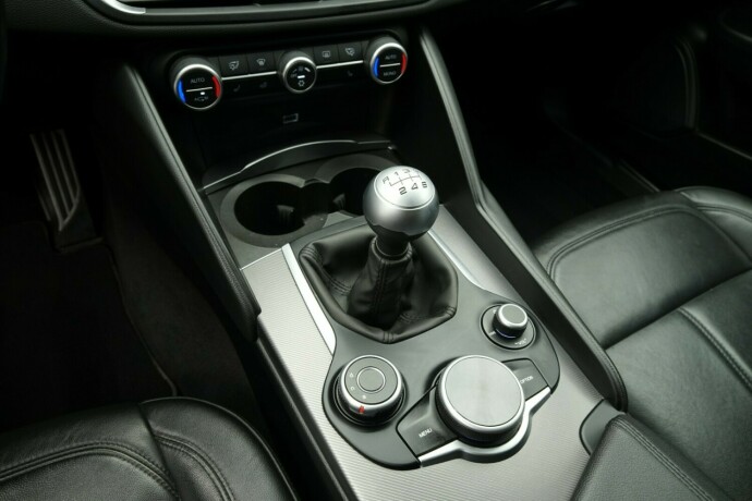 alfa-romeo-giulia-diesel-2017-big-40