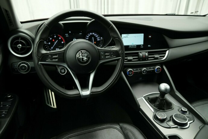 alfa-romeo-giulia-diesel-2017-big-23