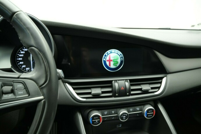 alfa-romeo-giulia-diesel-2017-big-31