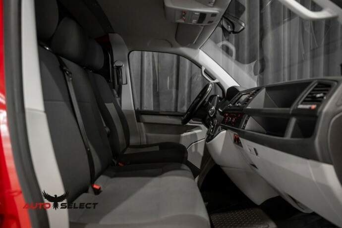 volkswagen-transporter-diesel-2019-big-23