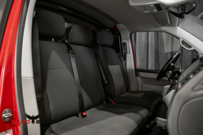 volkswagen-transporter-diesel-2019-big-24