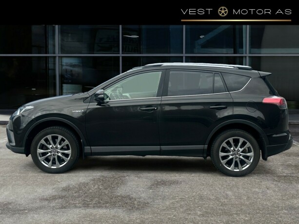 toyota-rav4-elektrisitetbensin-2017-big-3