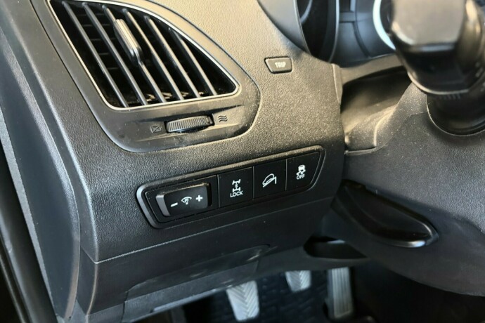 hyundai-ix35-diesel-2012-big-23
