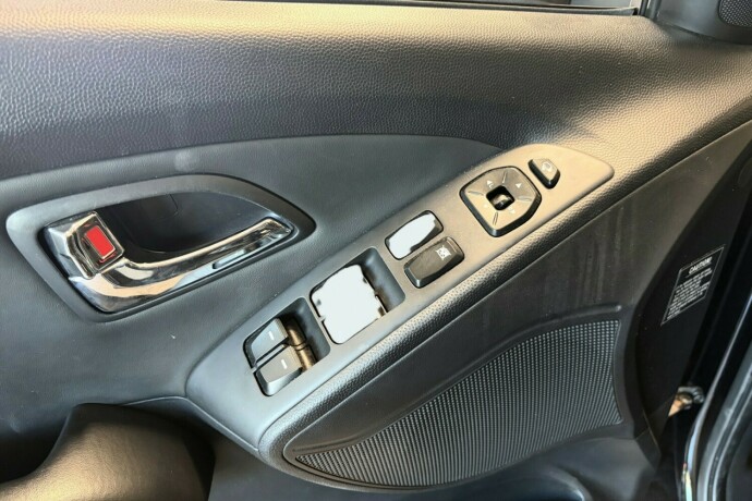 hyundai-ix35-diesel-2012-big-22