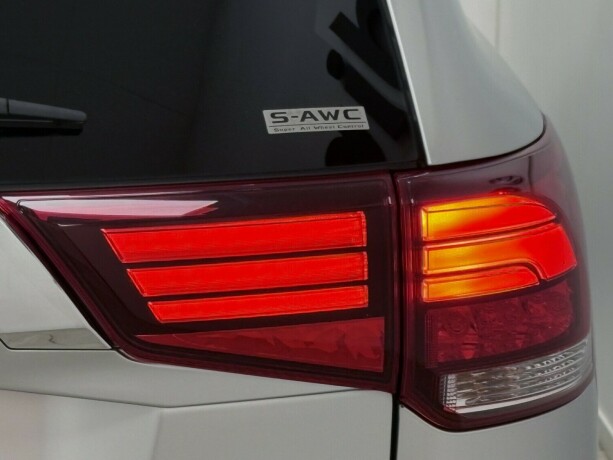 mitsubishi-outlander-plug-in-petrol-2021-big-6