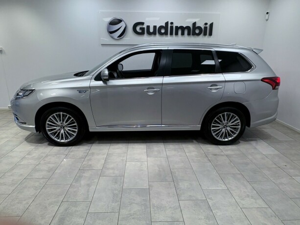 mitsubishi-outlander-plug-in-petrol-2021-big-4