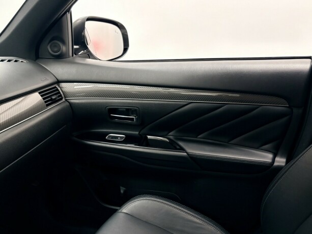 mitsubishi-outlander-plug-in-petrol-2021-big-14