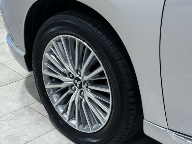 mitsubishi-outlander-plug-in-petrol-2021-big-3