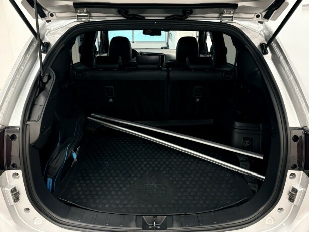 mitsubishi-outlander-plug-in-petrol-2021-big-23