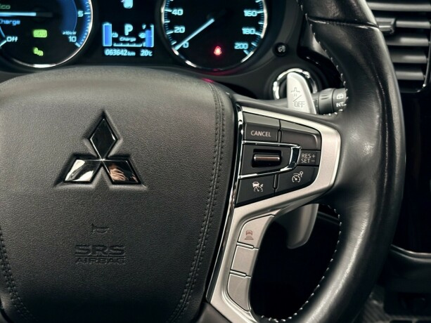 mitsubishi-outlander-plug-in-petrol-2021-big-13