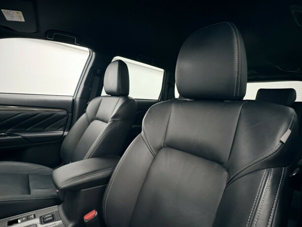 mitsubishi-outlander-plug-in-petrol-2021-big-9