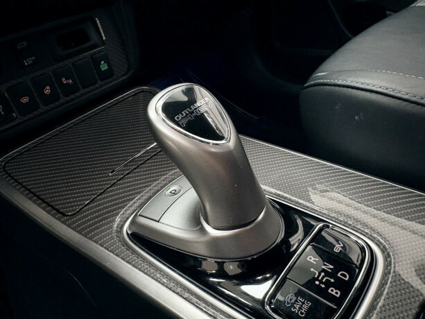 mitsubishi-outlander-plug-in-petrol-2021-big-15