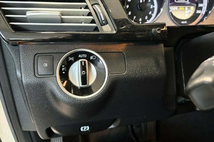 mercedes-benz-e220-diesel-2012-big-24