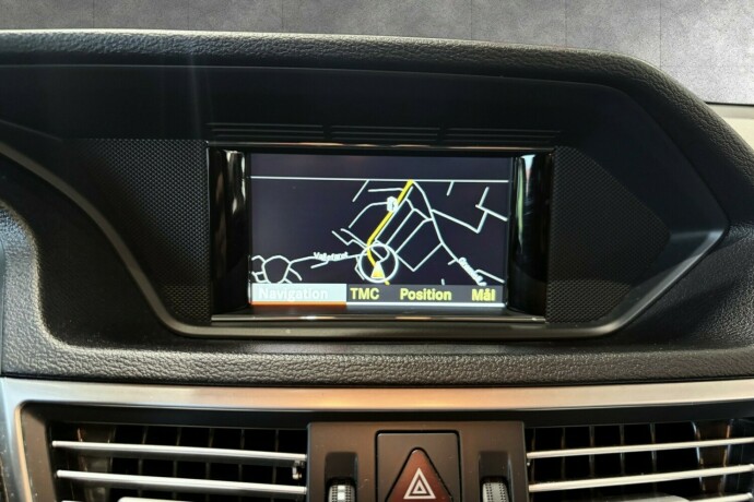 mercedes-benz-e220-diesel-2012-big-18