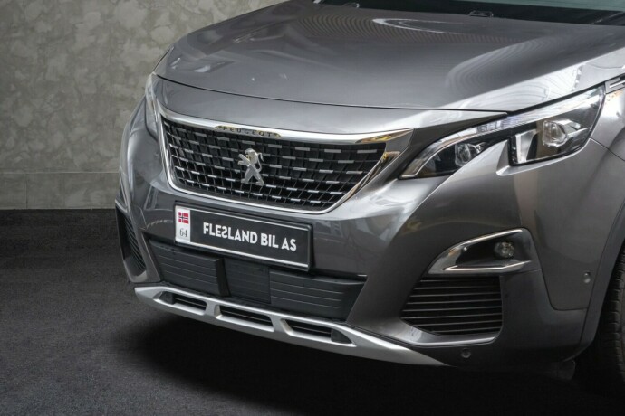 peugeot-5008-bensin-2019-big-2