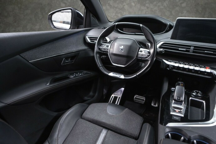 peugeot-5008-bensin-2019-big-24