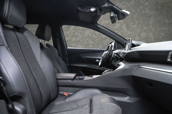 peugeot-5008-bensin-2019-big-26