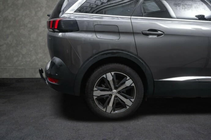 peugeot-5008-bensin-2019-big-9