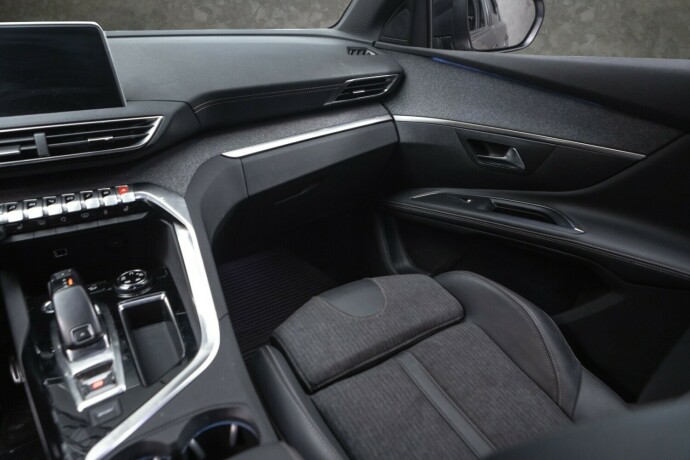 peugeot-5008-bensin-2019-big-25