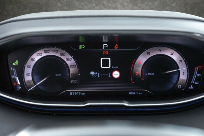 peugeot-5008-bensin-2019-big-14