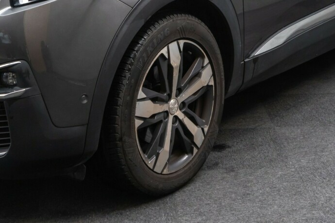 peugeot-5008-bensin-2019-big-4