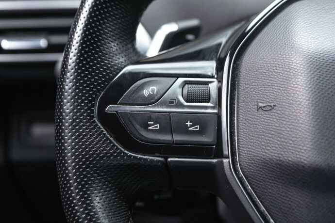 peugeot-5008-bensin-2019-big-11