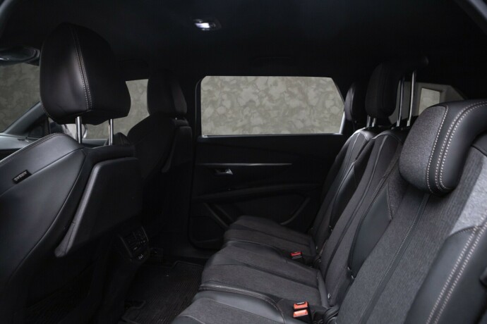 peugeot-5008-bensin-2019-big-22