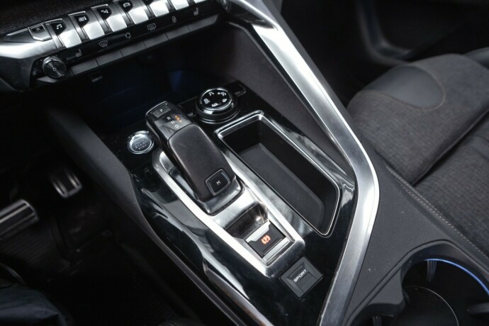 peugeot-5008-bensin-2019-big-18