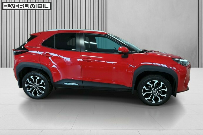 toyota-yaris-cross-elektrisitetbensin-2022-big-3