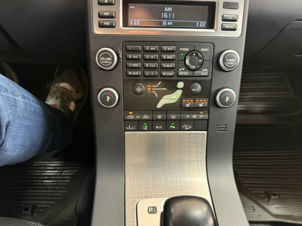 volvo-xc-70-diesel-2010-big-12