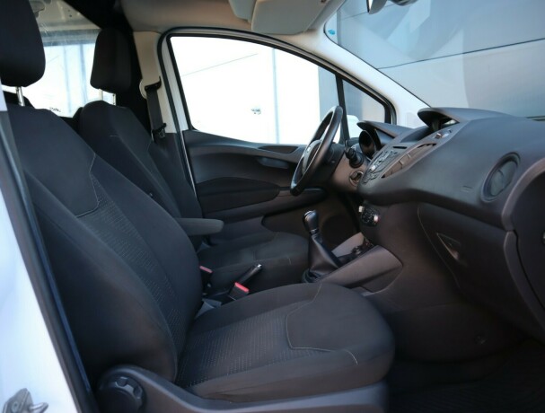 ford-transit-courier-diesel-2018-big-9