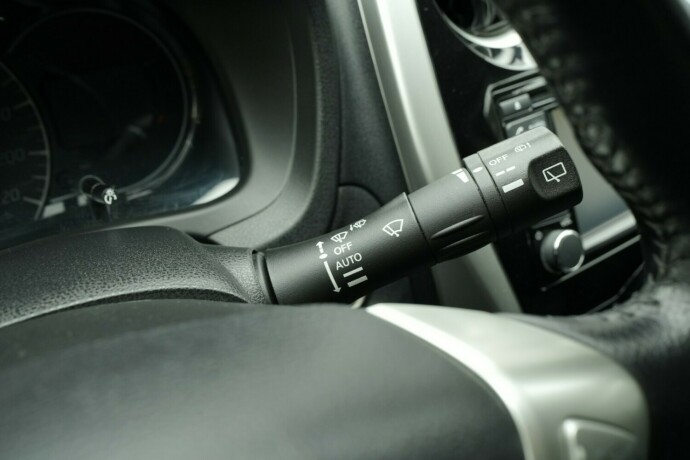 nissan-note-bensin-2015-big-19