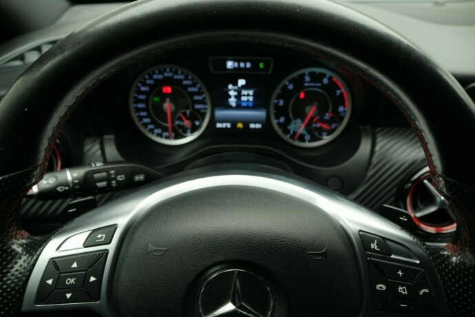 mercedes-benz-a45-bensin-2016-big-25