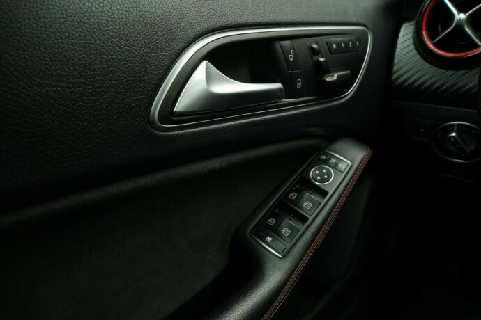 mercedes-benz-a45-bensin-2016-big-16