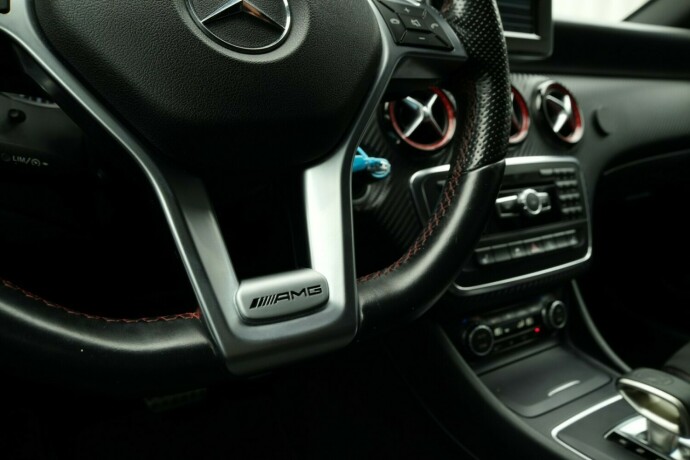 mercedes-benz-a45-bensin-2016-big-19