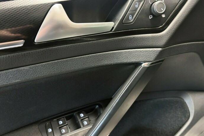 volkswagen-golf-vii-bensin-2015-big-23