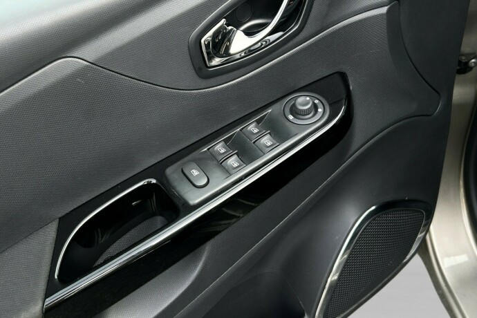 renault-captur-bensin-2016-big-14