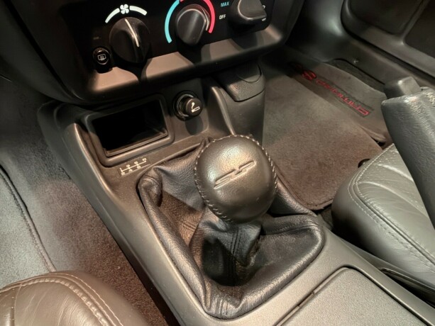 chevrolet-camaro-bensin-2000-big-25