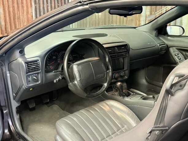 chevrolet-camaro-bensin-2000-big-18